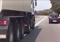 Niebezpieczna jazda kierowcy ciężarówki - zdjęcie główne