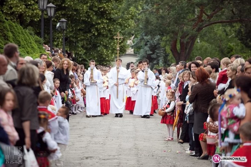Święto Bożego Ciała - Uroczysta procesja w Limanowej - zdjęcie 6