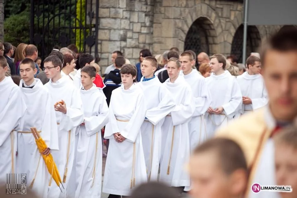Święto Bożego Ciała - Uroczysta procesja w Limanowej - zdjęcie 11