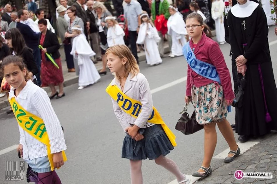 Święto Bożego Ciała - Uroczysta procesja w Limanowej - zdjęcie 18