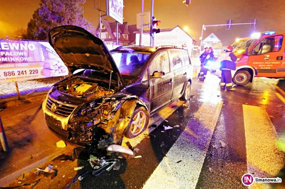 Dwie kolizje w kilkanaście minut i dwie osoby w szpitalu. Trudne warunki na drogach - zdjęcie 2