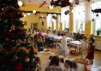 Przedszkolaki z wizytą u pensjonariuszy DPS - zdjęcie główne