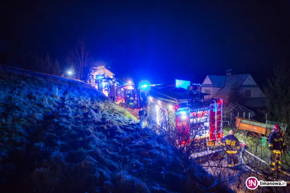 48 strażaków gasiło pożar poddasza. Straty na 150 tys. zł (wideo) - zdjęcie 2