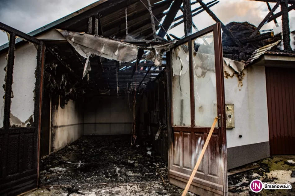65 strażaków gasiło duży pożar przy stolarni - zdjęcie 4