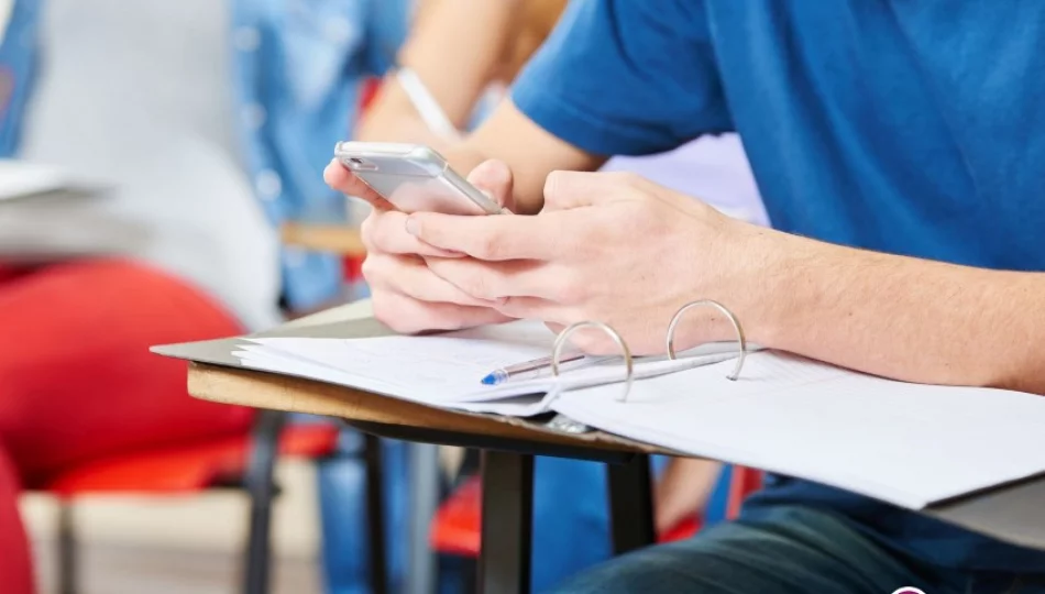 Psycholog: smartfon w szkole ma negatywny wpływ na zdolności poznawcze uczniów - zdjęcie 1