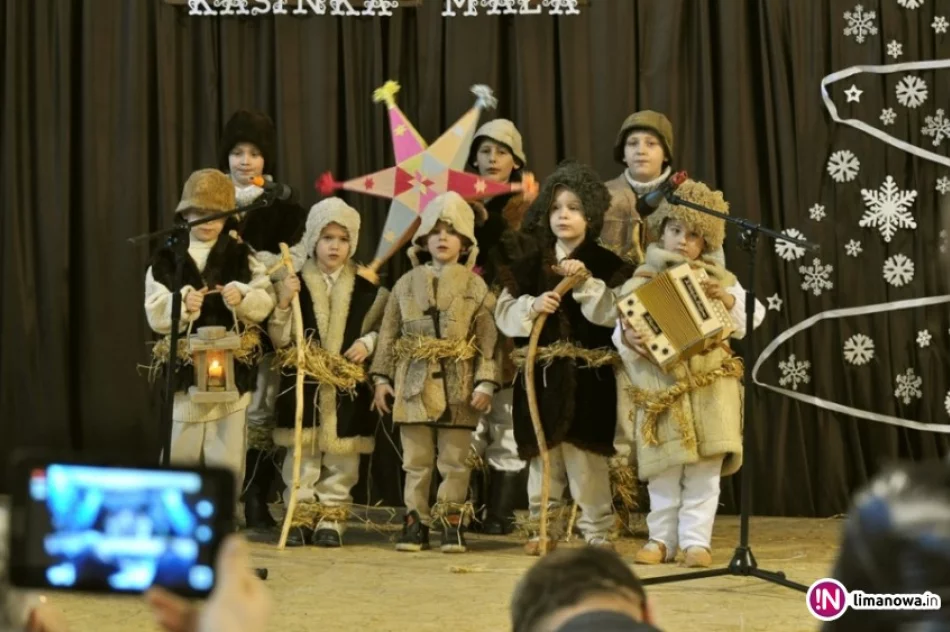 To był XIX Powiatowy Przegląd Kolędniczy pn. „Zagrojcie ta Turoniowi” - zdjęcie 4