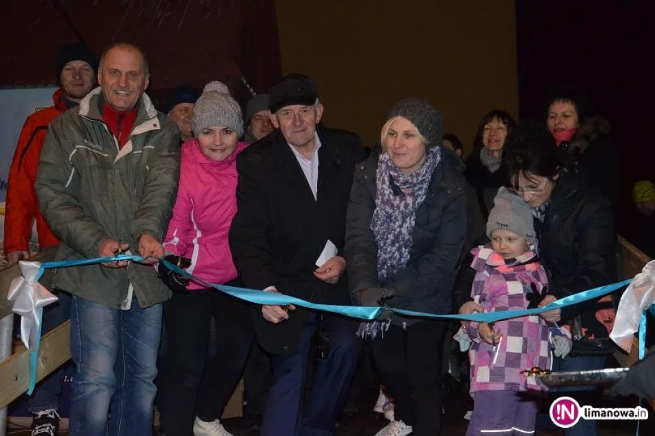 Lodowisko otwarte. Budzi kontrowersje, bo jest płatne - zdjęcie 2