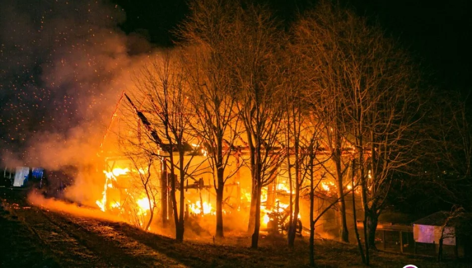 68 strażaków gasiło pożar. 100 tys. zł strat (wideo) - zdjęcie 1
