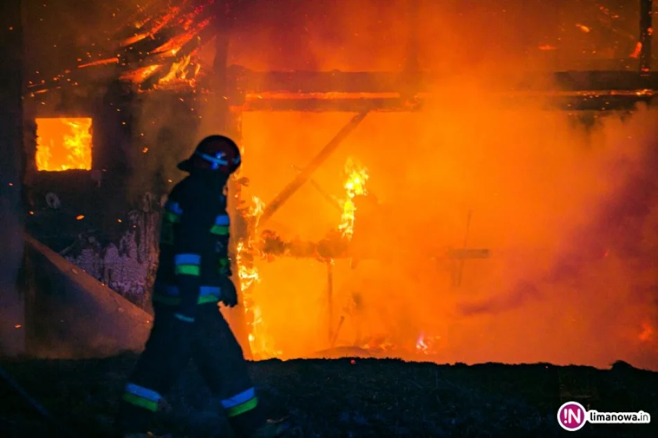 68 strażaków gasiło pożar. 100 tys. zł strat (wideo) - zdjęcie 2