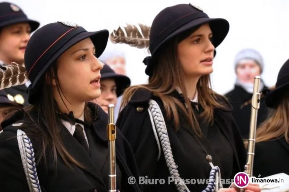 Strażacka orkiestra i chór z tradycyjną kolędą na Jasnej Górze - zdjęcie 2
