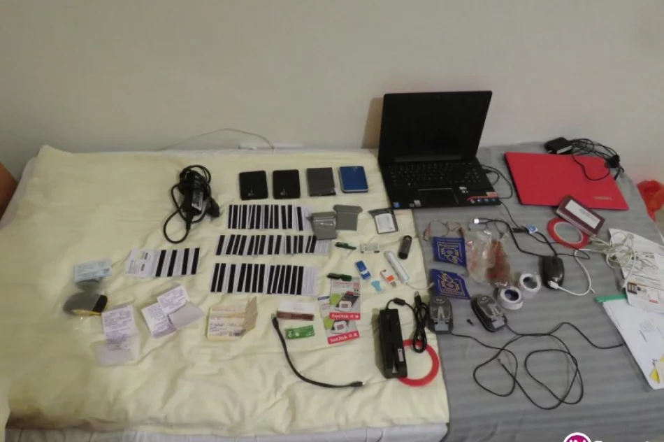 Skimming w galerii w centrum Krakowa. Policja zatrzymała dwóch podejrzanych (wideo) - zdjęcie 2