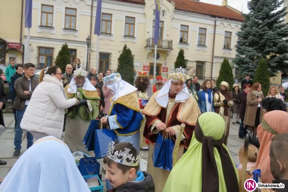 Barwny Orszak Trzech Króli. Wójt jako Mędrzec ze Wschodu (wideo) - zdjęcie 4