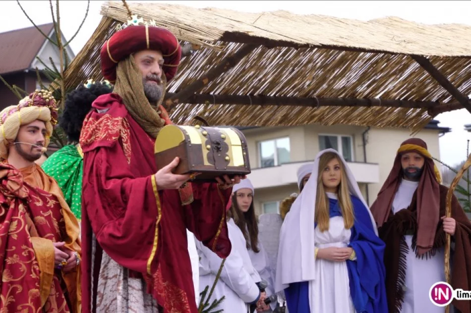 Kolorowy Orszak Trzech Króli przeszedł przez centrum miasta (wideo) - zdjęcie 2