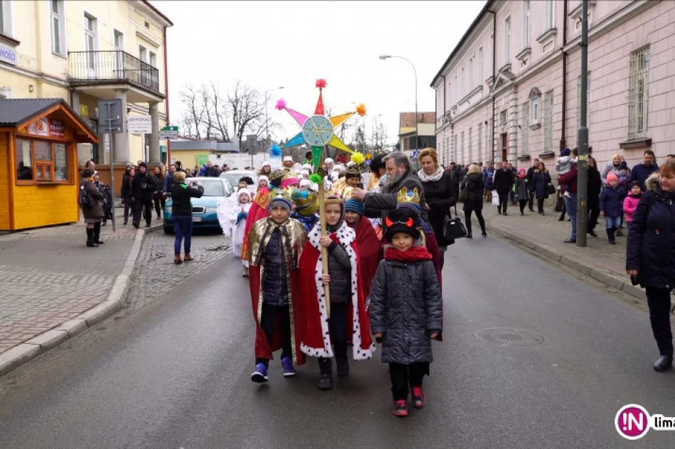 Kolorowy Orszak Trzech Króli przeszedł przez centrum miasta (wideo) - zdjęcie 4