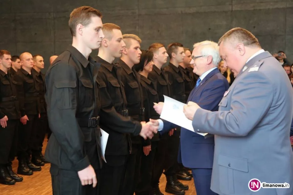 Nowi funkcjonariusze w szeregach policji - zdjęcie 2