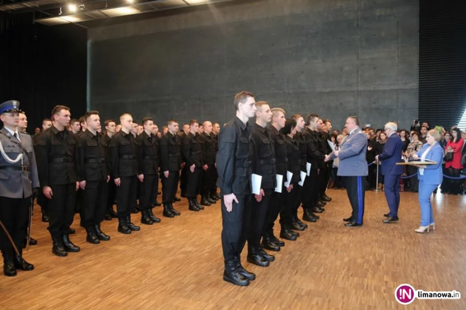 Nowi funkcjonariusze w szeregach policji - zdjęcie 4