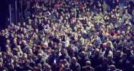 Tłumy na ulicach miasta - zdjęcie 2