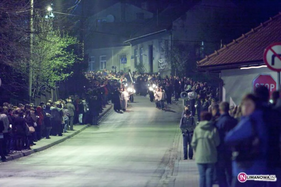 Droga Krzyżowa ulicami Mszany Dolnej - zdjęcie 7