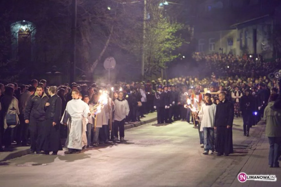 Droga Krzyżowa ulicami Mszany Dolnej - zdjęcie 10