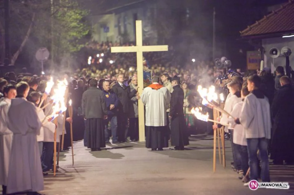 Droga Krzyżowa ulicami Mszany Dolnej - zdjęcie 11
