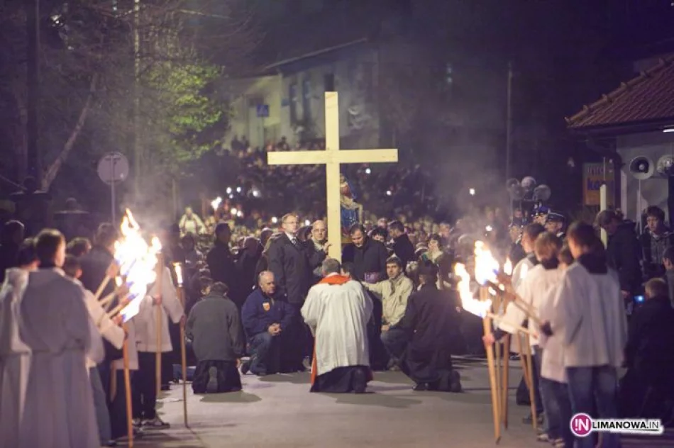 Droga Krzyżowa ulicami Mszany Dolnej - zdjęcie 12