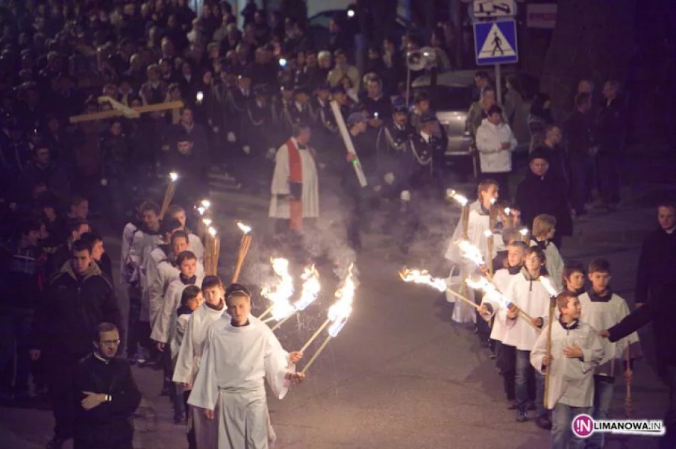 Droga Krzyżowa ulicami Mszany Dolnej - zdjęcie 15