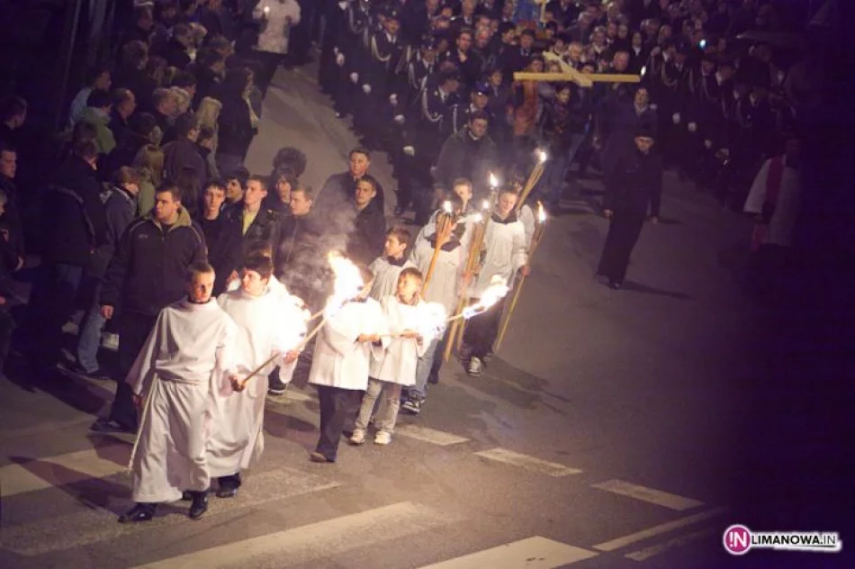Droga Krzyżowa ulicami Mszany Dolnej - zdjęcie 16