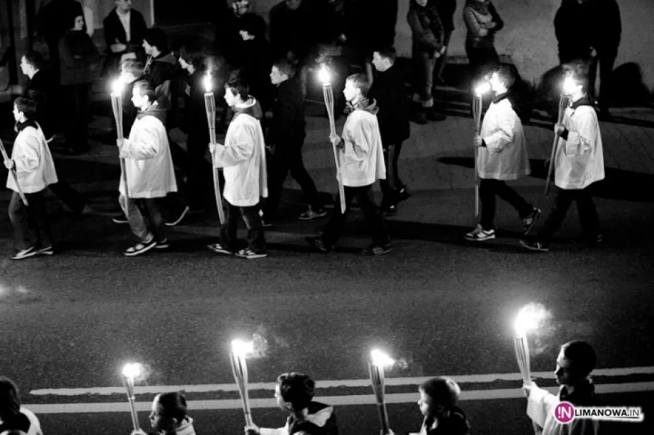 Droga Krzyżowa ulicami Mszany Dolnej - zdjęcie 20