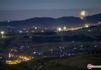 Sylwestrowa noc na zdjęciach z gór - kolejne zjawisko halo na niebie - zdjęcie główne