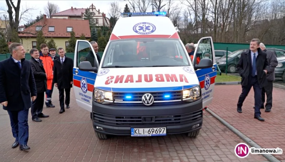 Wojewoda przekazał nową karetkę dla szpitala (wideo) - zdjęcie 1
