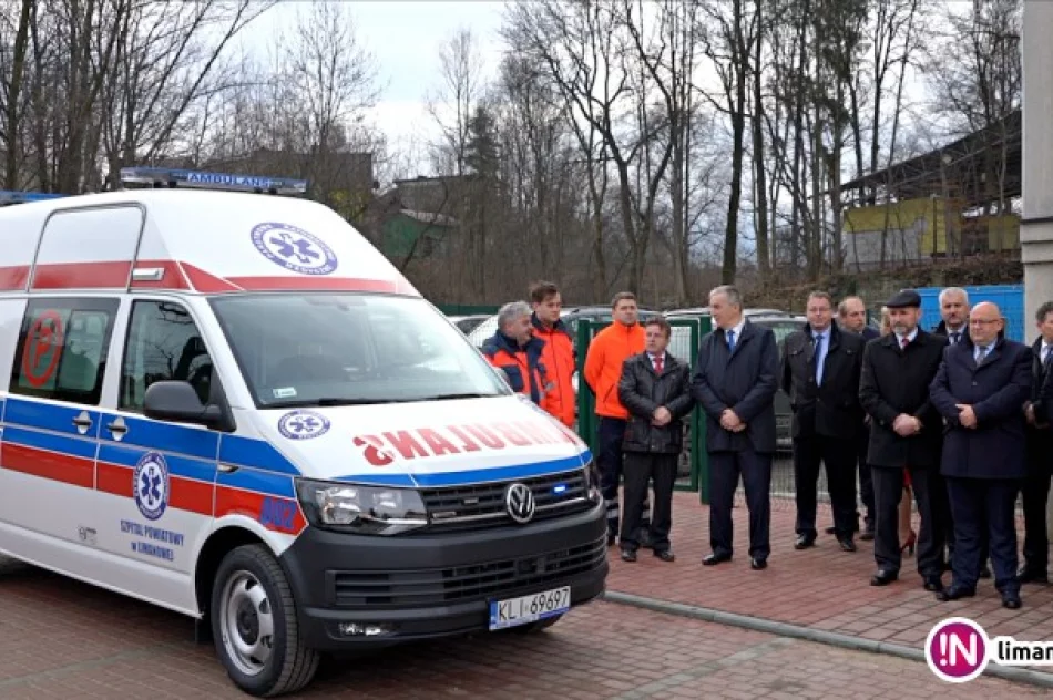 Wojewoda przekazał nową karetkę dla szpitala (wideo) - zdjęcie 2