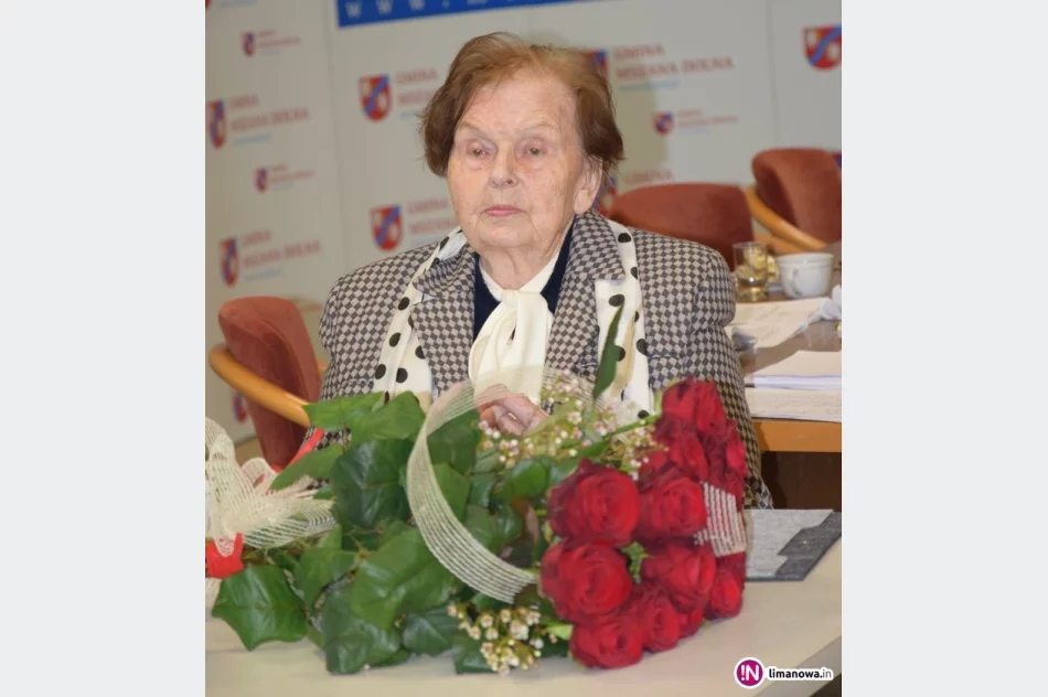 Zasłużona dla gminy profesor z nagrodą wójta - zdjęcie 2