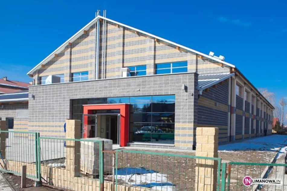 Największa hala w powiecie została otwarta! - zdjęcie 3