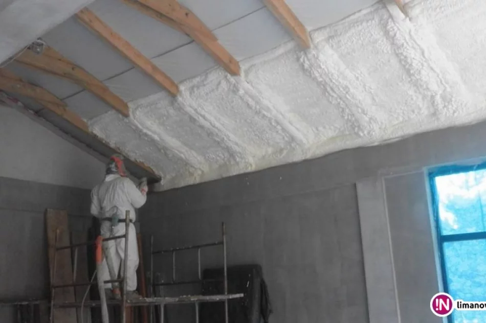 Cieplejszy dom zimą - docieplanie pianą poddaszy i skosów betonowych - zdjęcie 4