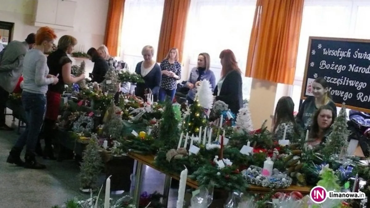 Florystki zorganizowały świąteczny kiermasz stroików
