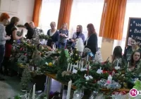 Florystki zorganizowały świąteczny kiermasz stroików - zdjęcie główne