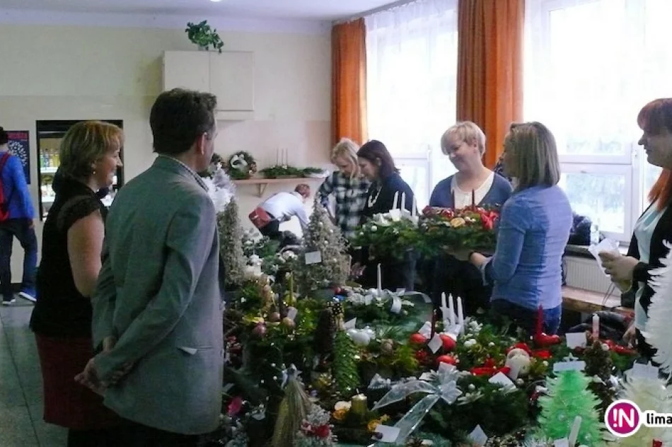 Florystki zorganizowały świąteczny kiermasz stroików - zdjęcie 2