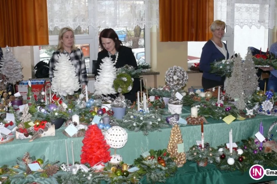 Florystki zorganizowały świąteczny kiermasz stroików - zdjęcie 3
