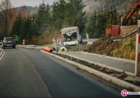 Budowa chodnika w chaosie. Kierowcy mają zastrzeżenia (wideo) - zdjęcie główne