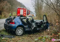 Strażacy wydobywali kierowcę z wraku - zdjęcie główne