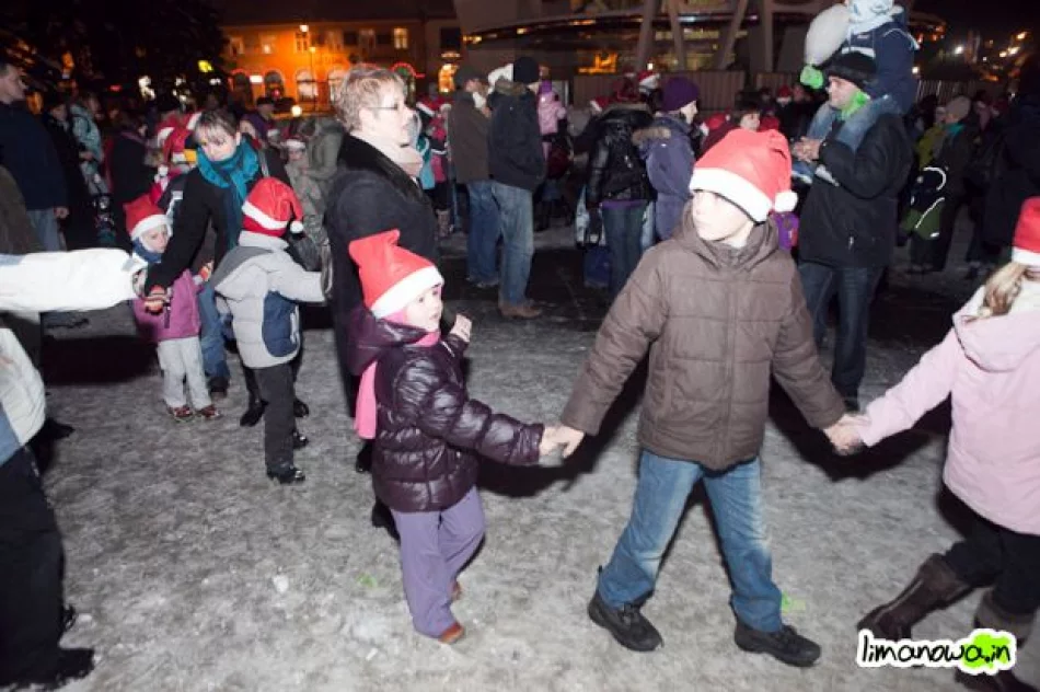 Mikołaj na limanowskim rynku - zdjęcie 12