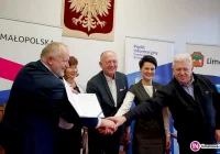 Umowa na 11,3 mln zł przekazana. 'Dla Limanowej to wejście w XXI wiek' - zdjęcie główne
