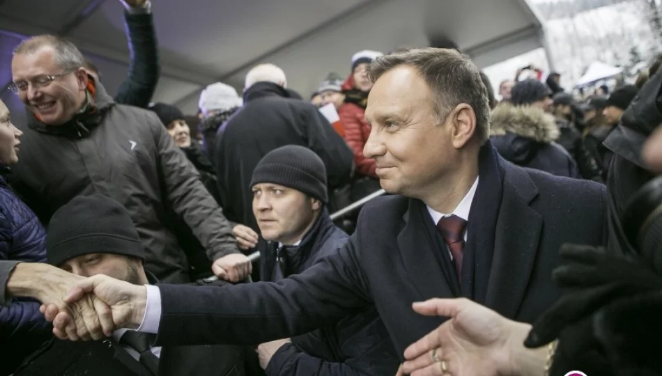 Andrzej Duda wśród uczniów i mieszkańców (nowe zdjęcia i wideo) - zdjęcie 1