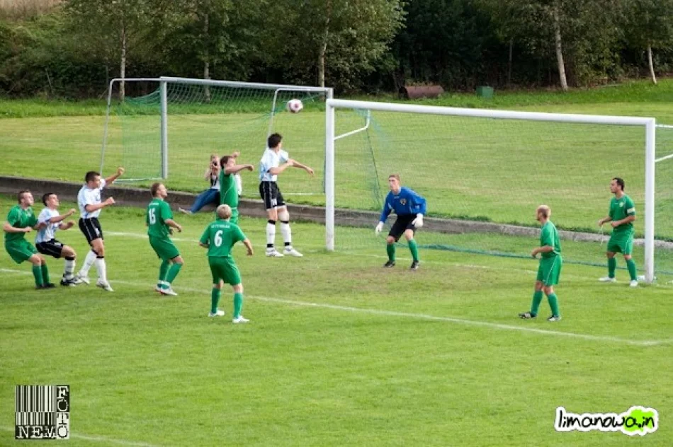 Szczęśliwy remis w Tymbarku - zdjęcie 11