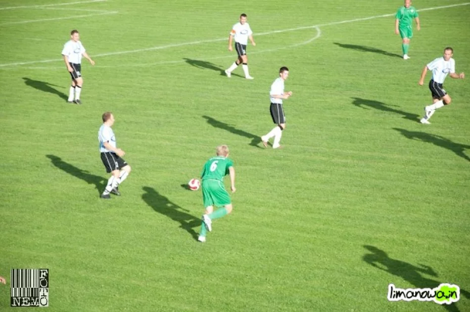 Szczęśliwy remis w Tymbarku - zdjęcie 13