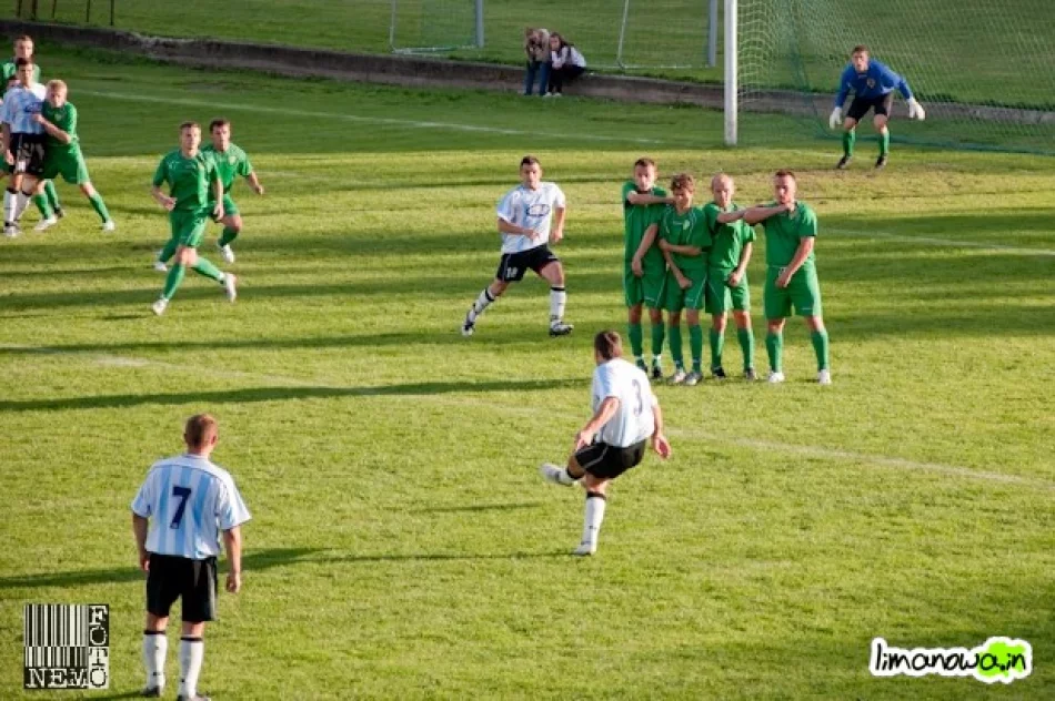 Szczęśliwy remis w Tymbarku - zdjęcie 19