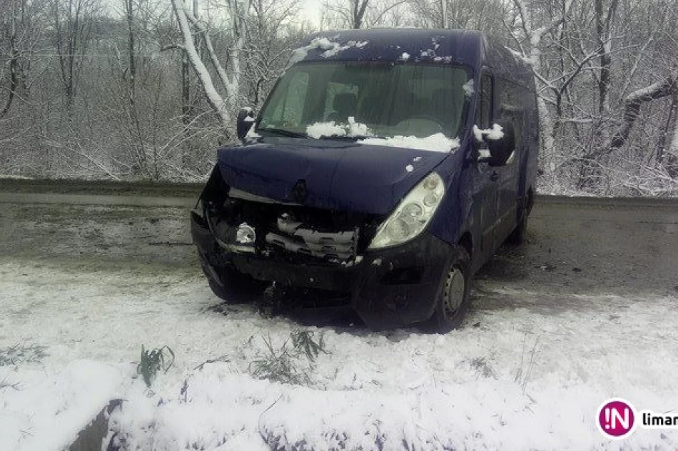 Zderzenie na drodze powiatowej, cztery osoby trafiły do szpitala - zdjęcie 3