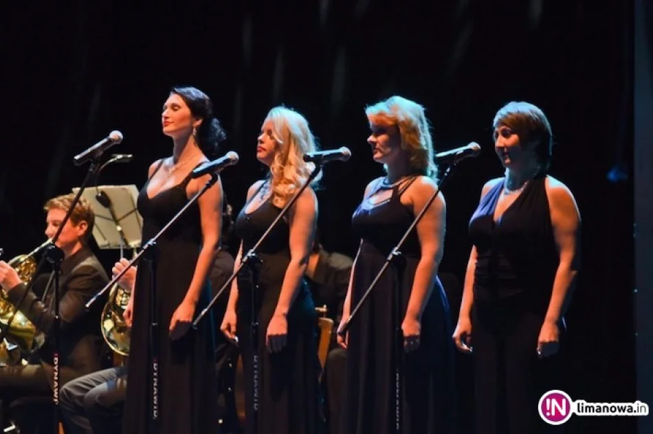 Uroczysty koncert tym razem w sportowej hali - zdjęcie 2