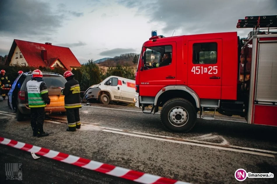 Pasażerka Chryslera w szpitalu, kierowcy Peugeota zatrzymano prawo jazdy - zdjęcie 2