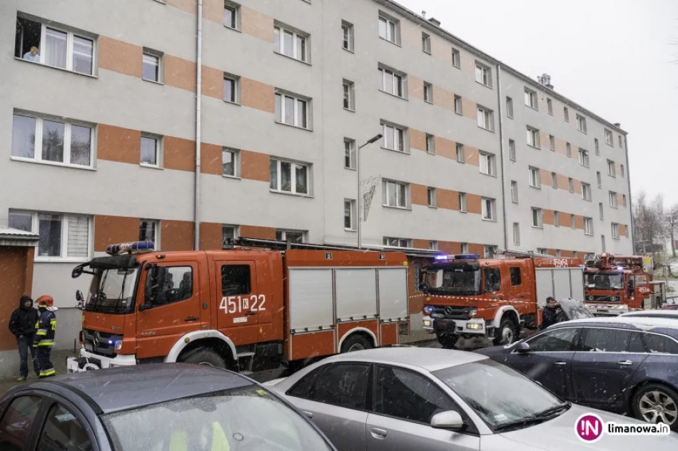 Dym wydobywał się z piwnicy bloku. Skończyło się na strachu (wideo) - zdjęcie 3